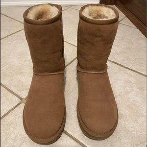 Ugh chestnut size 7